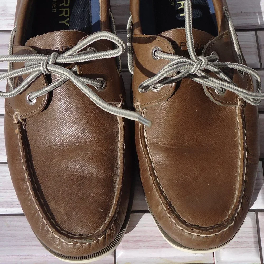 Sperry size 10